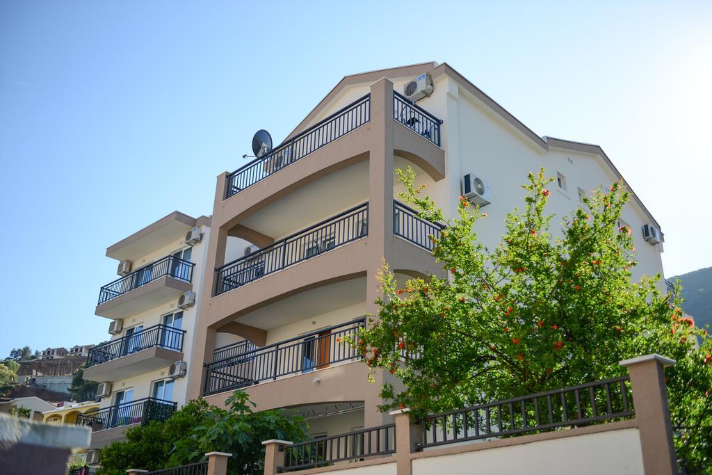 Aqua Breeze Apartments Budva Extérieur photo